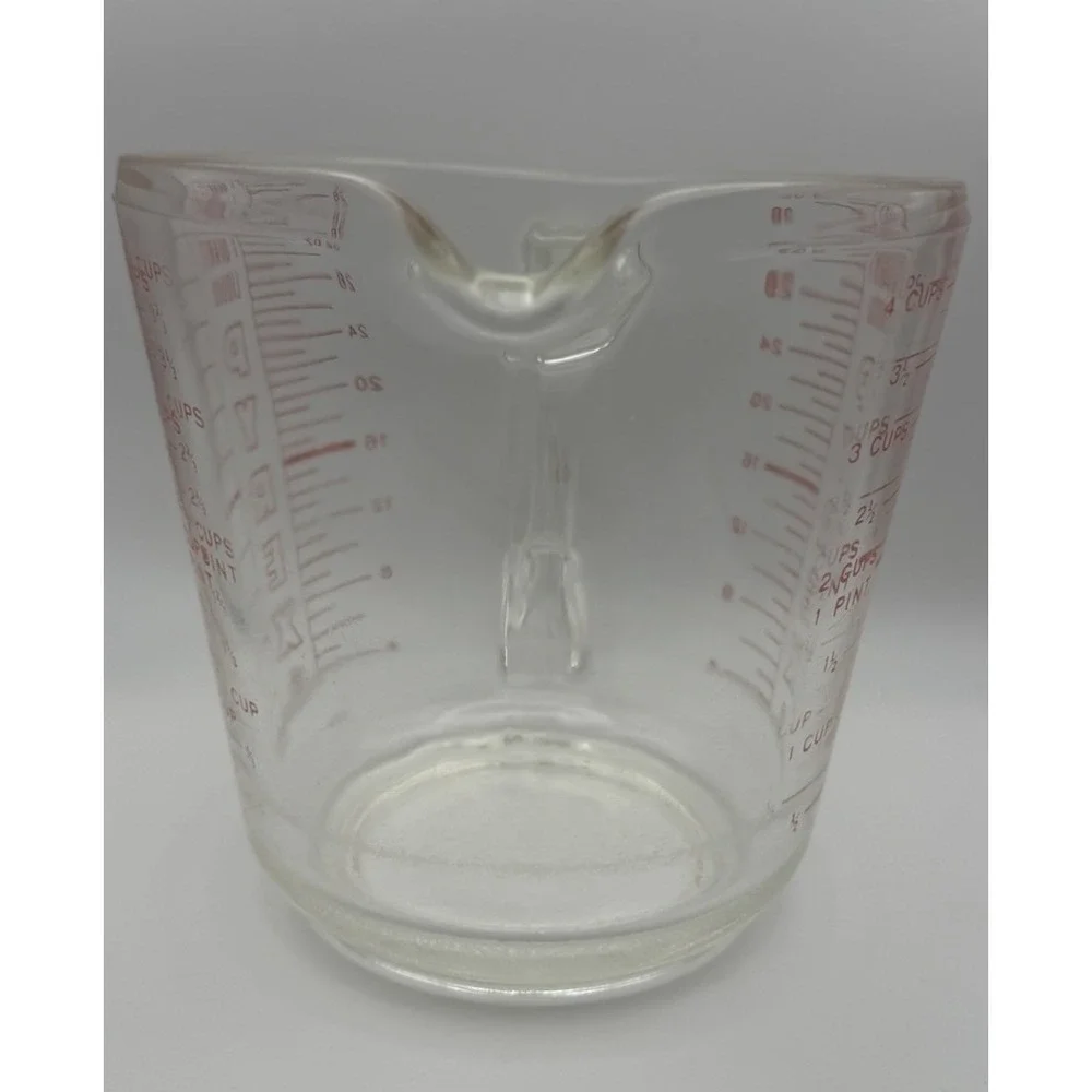 Vintage PYREX #532 1 Quart Measuring Cup Red Lettering Photographic Use D Handle